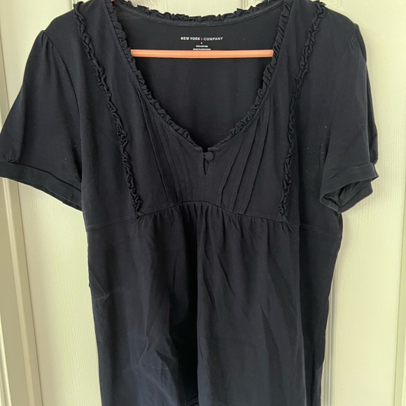 New York & Co Navy top - Picture 1 of 3